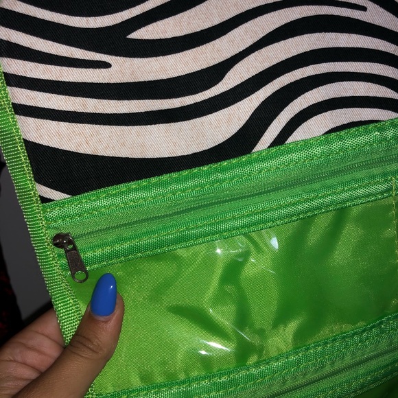 Green and zebra organizer - Picture 2 of 4